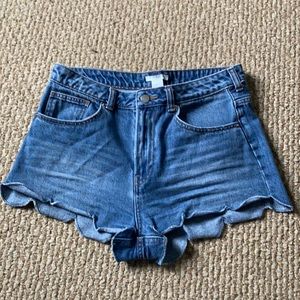H&M scalloped jean shorts